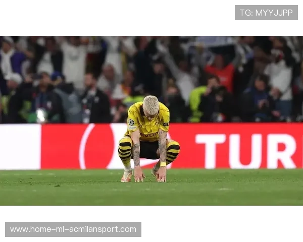 多特罗伊斯脚后跟妙传引全场倒吸一口气：足球世界的艺术之作