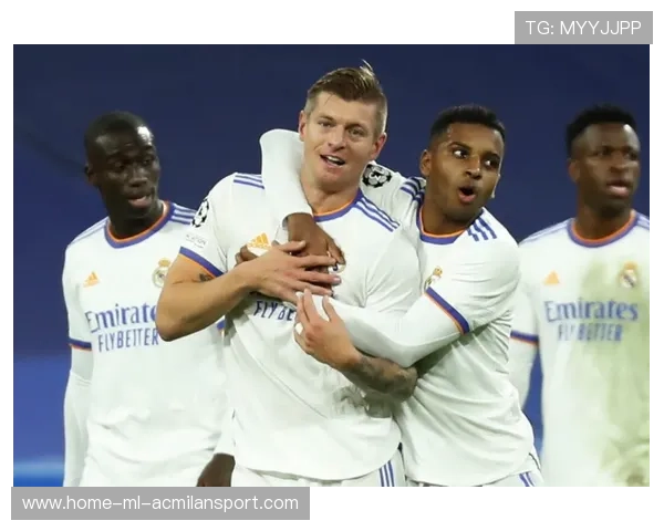 维尼修斯极限变向甩开防守，皇马边路冲击凶猛