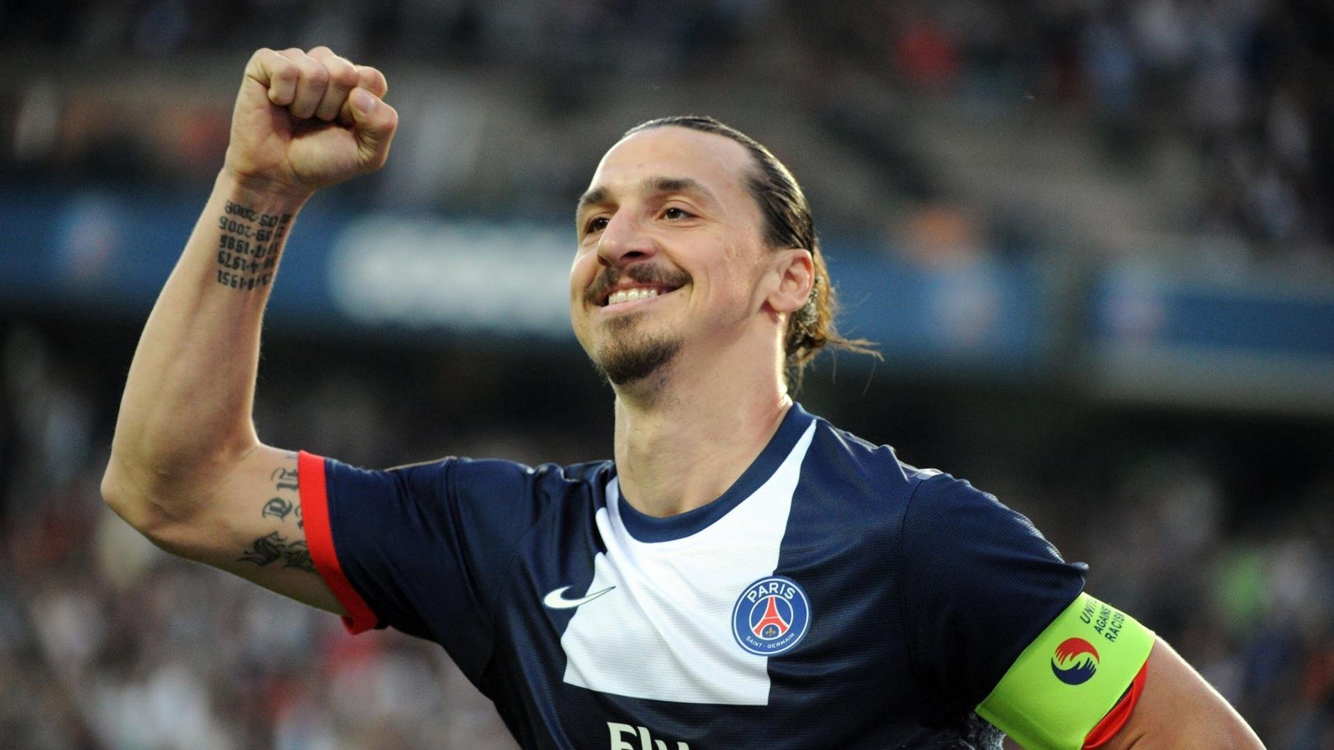 未来足球运动设备融合脑机接口，实现更精准操作